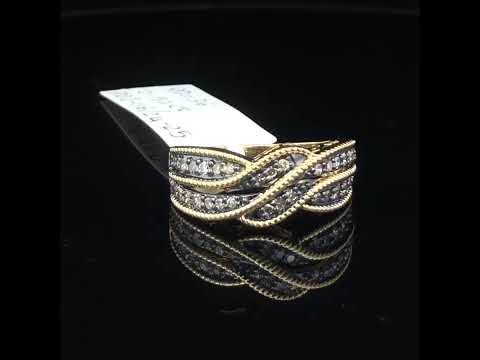 Rotating video showing the jewelry item