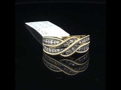 Rotating video showing the jewelry item