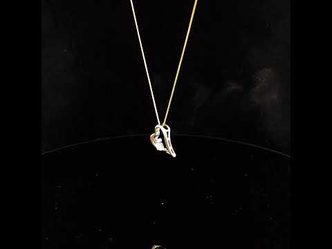 Rotating video showing the jewelry item