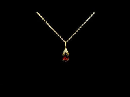Rotating video showing the jewelry item