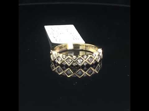Rotating video showing the jewelry item