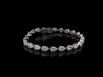 Rotating video showing the jewelry item