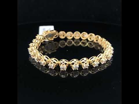 Rotating video showing the jewelry item