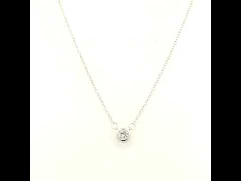 Rotating video showing the jewelry item