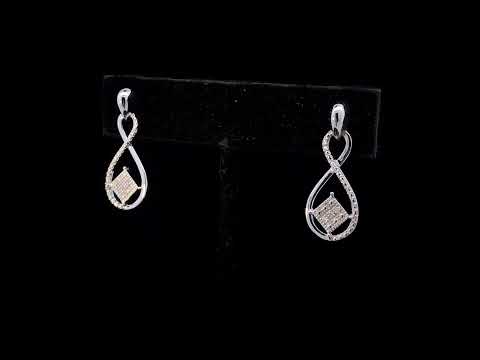 Rotating video showing the jewelry item