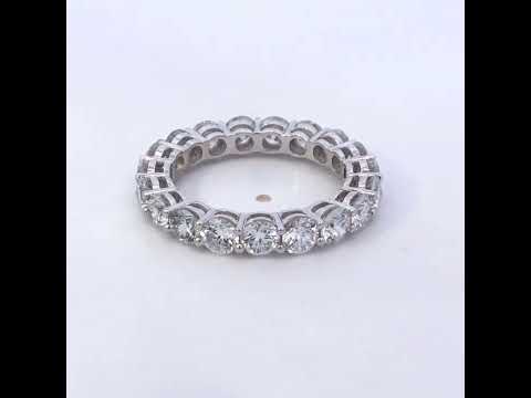 Rotating video showing the jewelry item