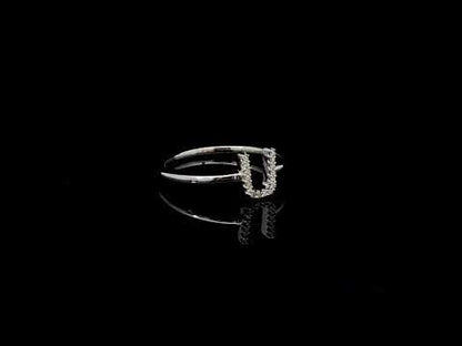 Rotating video showing the jewelry item
