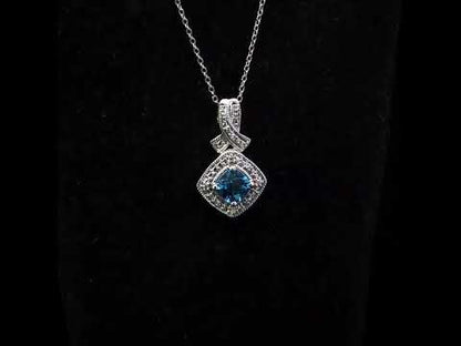 Rotating video showing the jewelry item