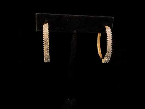 Rotating video showing the jewelry item