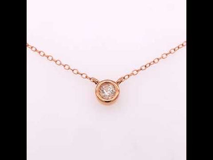 Rotating video showing the jewelry item