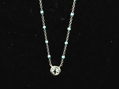 Rotating video showing the jewelry item