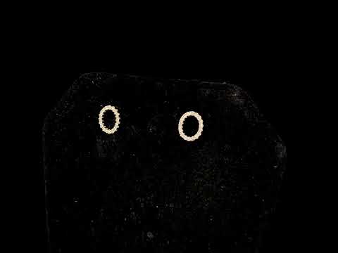 Rotating video showing the jewelry item
