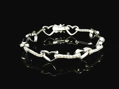 Rotating video showing the jewelry item
