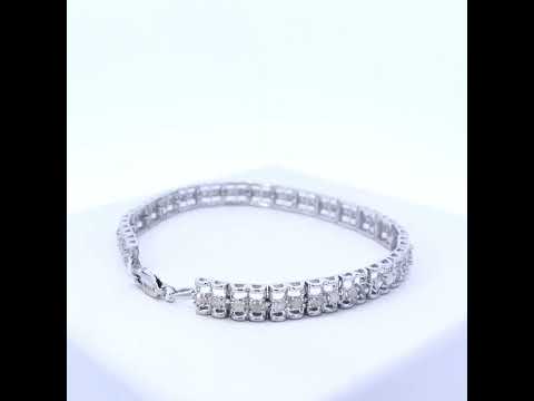 Rotating video showing the jewelry item