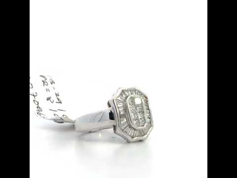 Rotating video showing the jewelry item