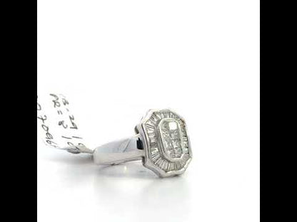 Rotating video showing the jewelry item