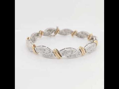 Rotating video showing the jewelry item