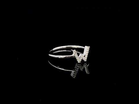 Rotating video showing the jewelry item