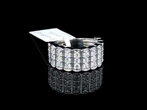 Rotating video showing the jewelry item