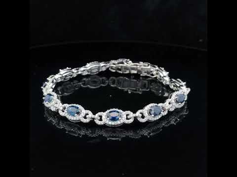 Rotating video showing the jewelry item