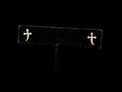 Rotating video showing the jewelry item