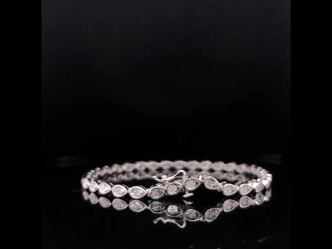 Rotating video showing the jewelry item