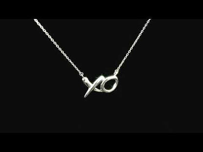 Rotating video showing the jewelry item