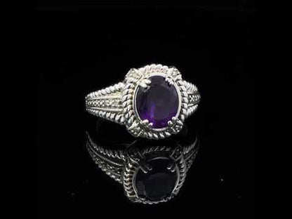 Rotating video showing the jewelry item