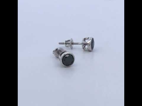 Rotating video showing the jewelry item