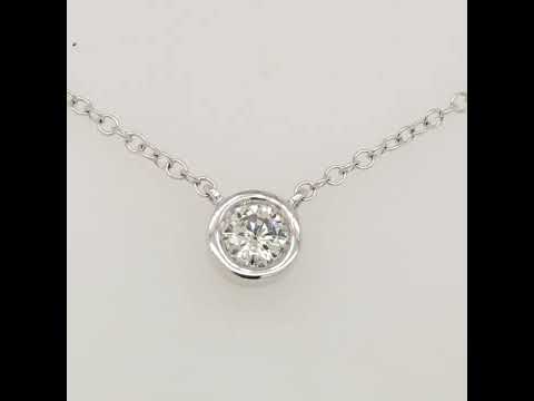 Rotating video showing the jewelry item