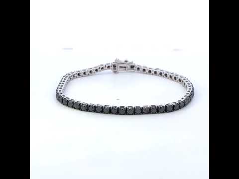 Rotating video showing the jewelry item