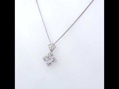 Rotating video showing the jewelry item