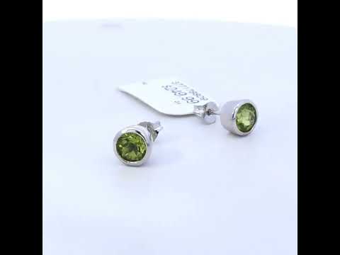 Rotating video showing the jewelry item