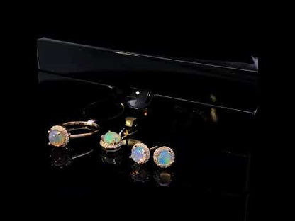 Rotating video showing the jewelry item