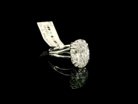 Rotating video showing the jewelry item