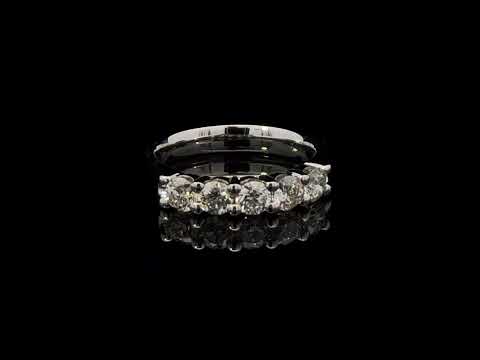 Rotating video showing the jewelry item