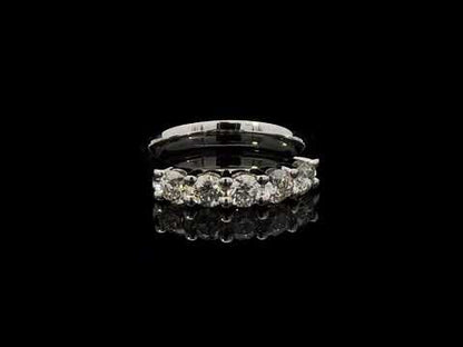 Rotating video showing the jewelry item