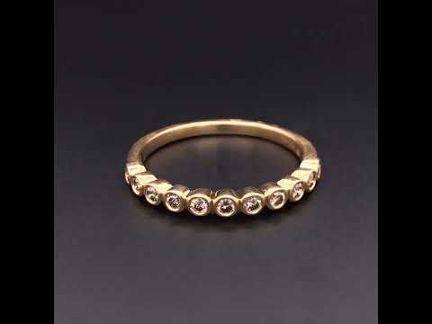 Rotating video showing the jewelry item
