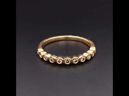 Rotating video showing the jewelry item