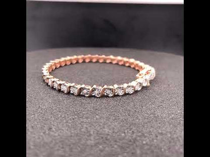Rotating video showing the jewelry item
