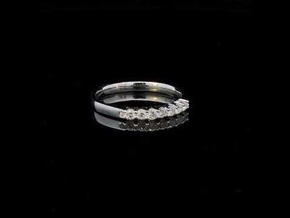 Rotating video showing the jewelry item