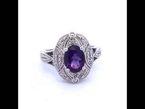 Rotating video showing the jewelry item