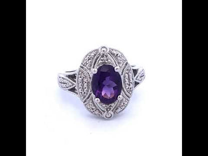 Rotating video showing the jewelry item