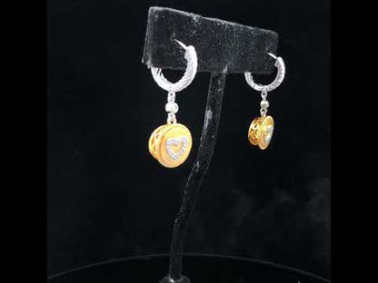 Rotating video showing the jewelry item