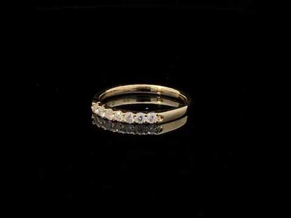 Rotating video showing the jewelry item
