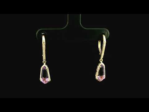 Rotating video showing the jewelry item