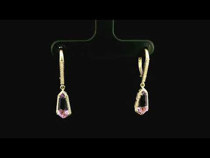Rotating video showing the jewelry item