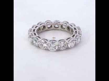 Rotating video showing the jewelry item