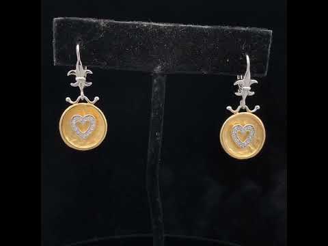 Rotating video showing the jewelry item