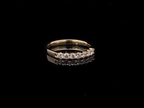 Rotating video showing the jewelry item
